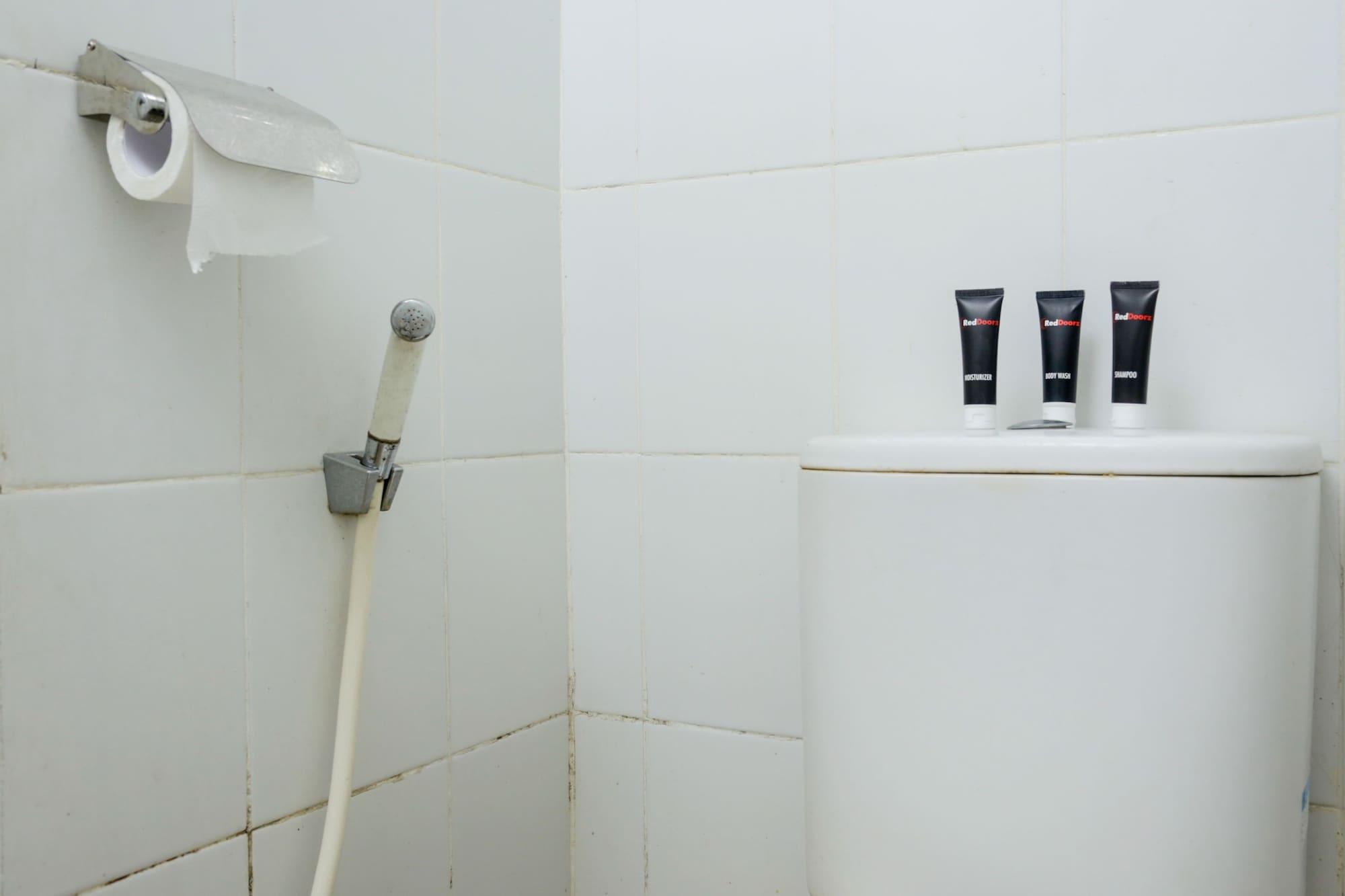 Redliving Apartemen The Suites Metro - Mary Tower E باندونج المظهر الخارجي الصورة