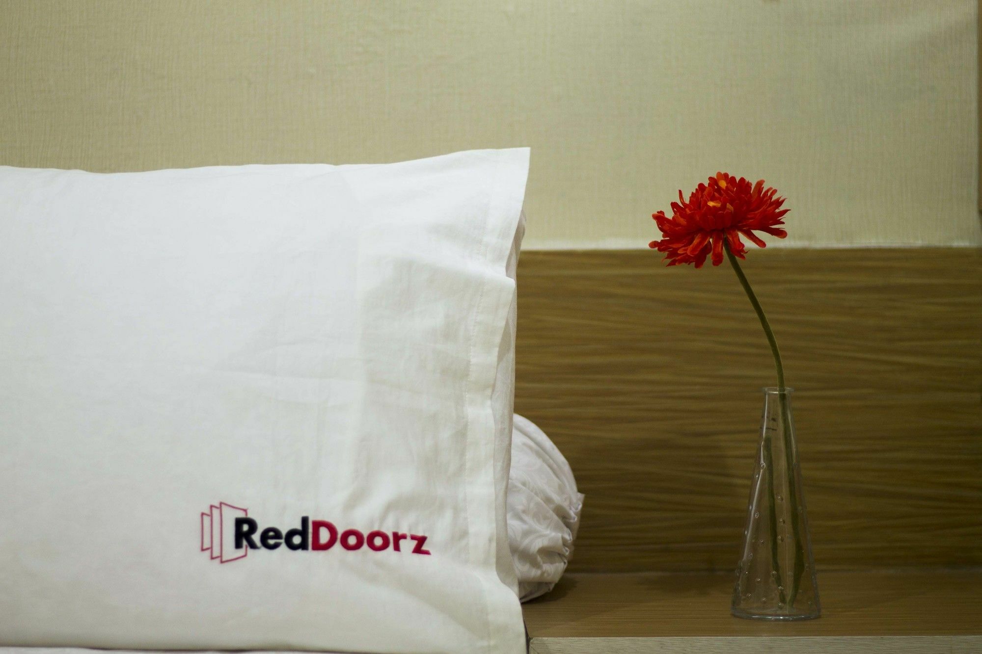 Redliving Apartemen The Suites Metro - Mary Tower E باندونج المظهر الخارجي الصورة